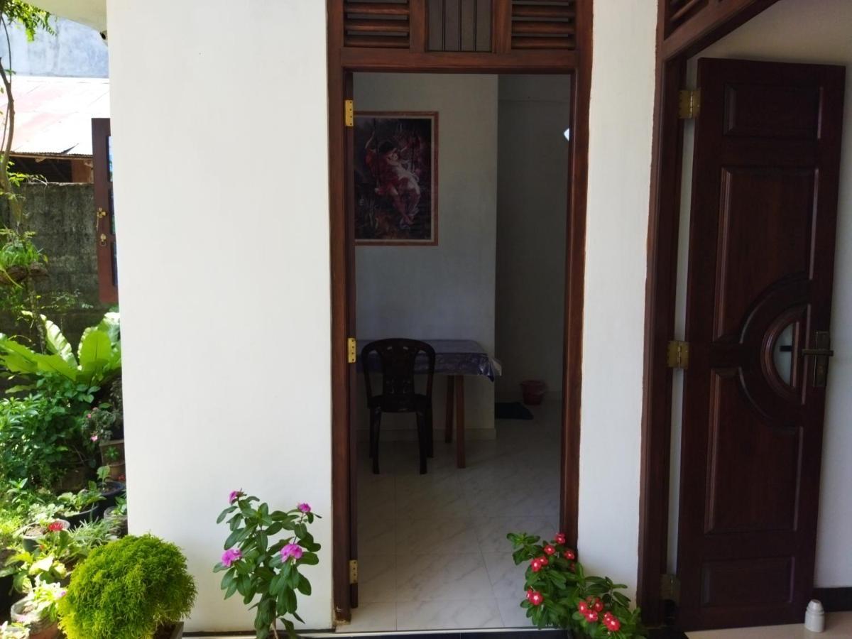 Rusara Guest Home 웰리가마 객실 사진